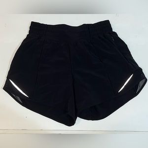 LULU Hotty Hot High Rise Short 4” Size 4